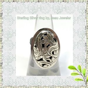 Beau Sterling Silver adjustable floral ring.